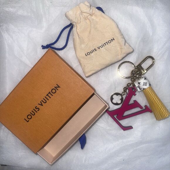 Authentic RARE LOUIS VUITTON Pop Tassel Bag Charm Large LV Box Cover GIFTABLE - Picture 2 of 15